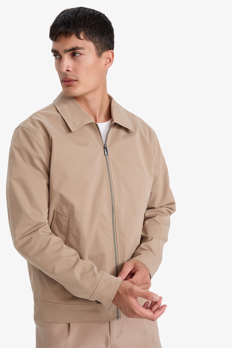 ديفاكتو جاكيت بامب قصة عادية بياقة بولو مبطن - Image 3